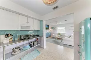 2111 Avenue B, Bradenton Beach, FL 34217 - Photo 13