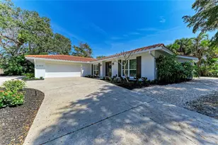 5507 Contento Dr, Sarasota, FL 34242 - Photo 9