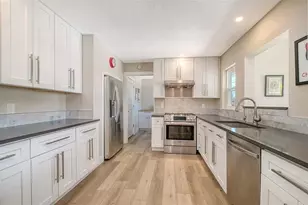 6802 Roxbury Dr, Sarasota, FL 34231 - Photo 11