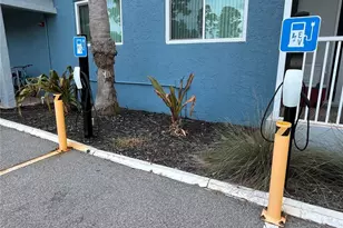 2760 Coconut Bay Ln, Sarasota, FL 34237 - Photo 23