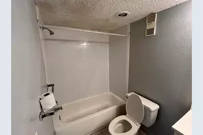 2760 Coconut Bay Lane #235 (3E), Sarasota, FL 34237 - Photo 9