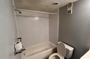 2760 Coconut Bay Ln, Sarasota, FL 34237 - Photo 9