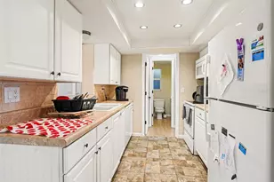 3468 Roslyn Rd, Venice, FL 34293 - Photo 9