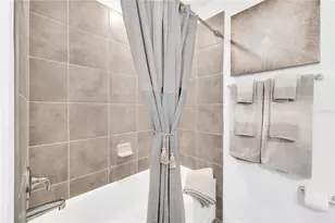 18114 Gawthrop Dr, Lakewood Ranch, FL 34211 - Photo 3