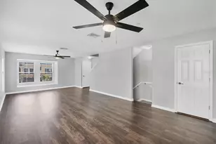 8717 Spruce Hills Ct, Lakewood Ranch, FL 34202 - Photo 3