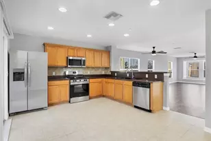 8717 Spruce Hills Ct, Lakewood Ranch, FL 34202 - Photo 13