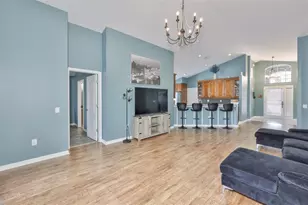 8130 Alamosa Wood Ave, Ruskin, FL 33573 - Photo 9