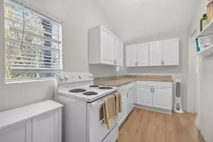 1017 8th St N, Saint Petersburg, FL 33701 - Photo 11