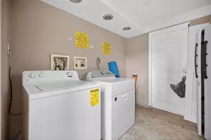 1017 8th St N, Saint Petersburg, FL 33701 - Photo 21