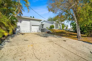 4819 Palmetto Point Dr, Palmetto, FL 34221 - Photo 3