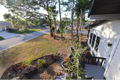 5667 Creekwood Drive, Sarasota, FL 34233 - Photo 11