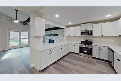 5667 Creekwood Drive, Sarasota, FL 34233 - Photo 17