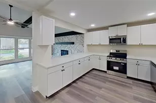 5667 Creekwood Dr, Sarasota, FL 34233 - Photo 17