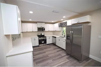 5667 Creekwood Drive, Sarasota, FL 34233 - Photo 19