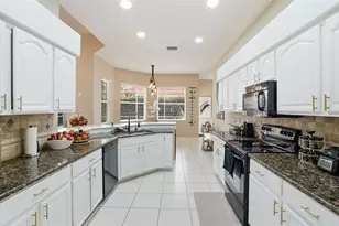 7215 Coachlight St, Sarasota, FL 34243 - Photo 47