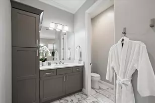 2207 Wisteria St, Sarasota, FL 34239 - Photo 13