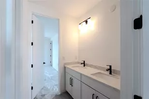 659 Maldives Trl, Sarasota, FL 34234 - Photo 15