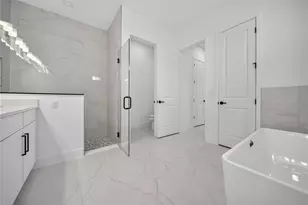 659 Maldives Trl, Sarasota, FL 34234 - Photo 21