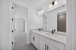 659 Maldives Trl, Sarasota, FL 34234 - Photo 45