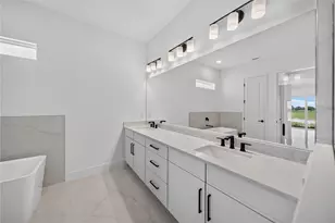 659 Maldives Trl, Sarasota, FL 34234 - Photo 23