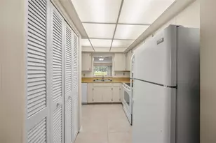 7860 Palm Aire Ln, Sarasota, FL 34243 - Photo 11