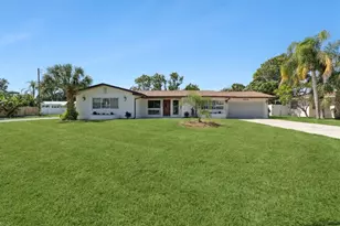 2335 Tropical Shores Dr SE, Saint Petersburg, FL 33705 - Photo 1