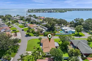 2335 Tropical Shores Dr SE, Saint Petersburg, FL 33705 - Photo 3