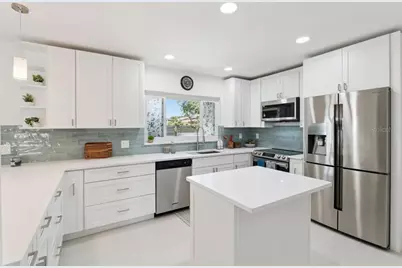 2335 Tropical Shores Drive SE, Saint Petersburg, FL 33705 - Photo 5