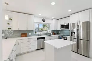 2335 Tropical Shores Dr SE, Saint Petersburg, FL 33705 - Photo 5