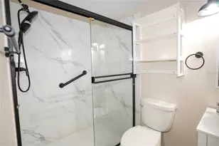 3502 Lake Bayshore Dr, Bradenton, FL 34205 - Photo 11