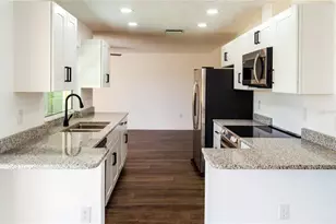 1355 Kirkwood Ln, Sarasota, FL 34232 - Photo 7