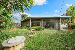 2225 Valencia Dr, Sarasota, FL 34239 - Photo 29