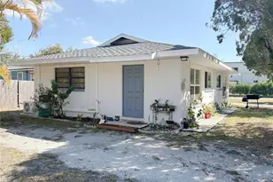 219 21st St E, Bradenton, FL 34208 - Photo 3