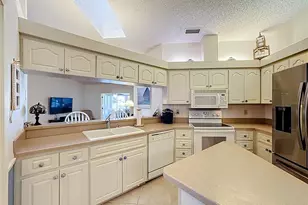 5611 Garden Lakes Dr, Bradenton, FL 34203 - Photo 9