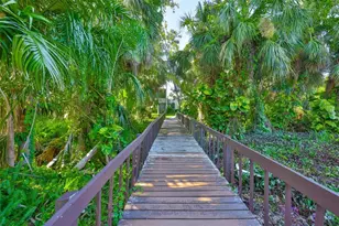 635 Woodlawn Dr, Bradenton, FL 34210 - Photo 33