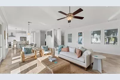 634 Key Royale Drive, Holmes Beach, FL 34217 - Photo 5