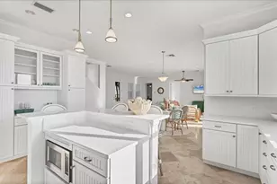 634 Key Royale Dr, Holmes Beach, FL 34217 - Photo 13