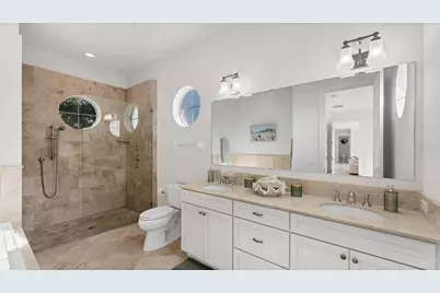 634 Key Royale Drive, Holmes Beach, FL 34217 - Photo 17