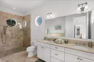 634 Key Royale Dr, Holmes Beach, FL 34217 - Photo 17