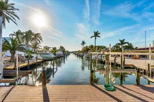 634 Key Royale Dr, Holmes Beach, FL 34217 - Photo 31