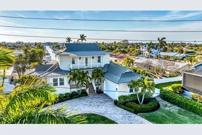 634 Key Royale Drive, Holmes Beach, FL 34217 - Photo 3