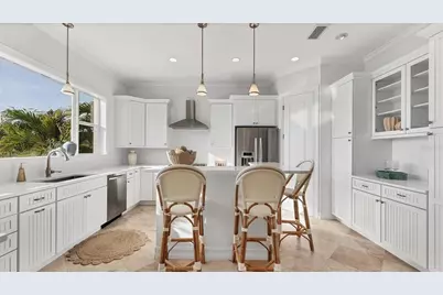 634 Key Royale Drive, Holmes Beach, FL 34217 - Photo 7