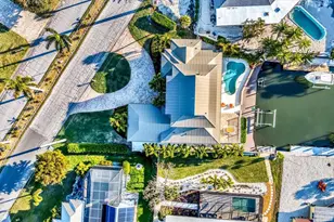 634 Key Royale Dr, Holmes Beach, FL 34217 - Photo 33