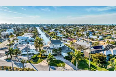 634 Key Royale Drive, Holmes Beach, FL 34217 - Photo 3