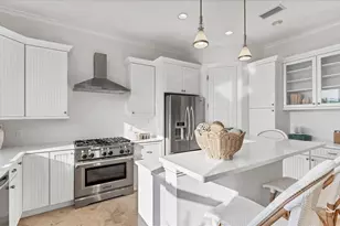 634 Key Royale Dr, Holmes Beach, FL 34217 - Photo 11