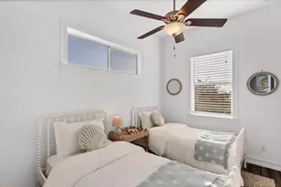 634 Key Royale Dr, Holmes Beach, FL 34217 - Photo 27