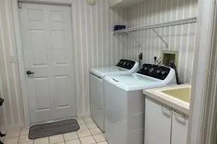 4631 Meadowview Cir, Sarasota, FL 34233 - Photo 15