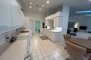 4631 Meadowview Cir, Sarasota, FL 34233 - Photo 11