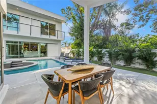 2564 Arlington St, Sarasota, FL 34239 - Photo 5
