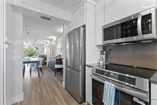 3330 Gulf of Mexico Dr, Longboat Key, FL 34228 - Photo 9